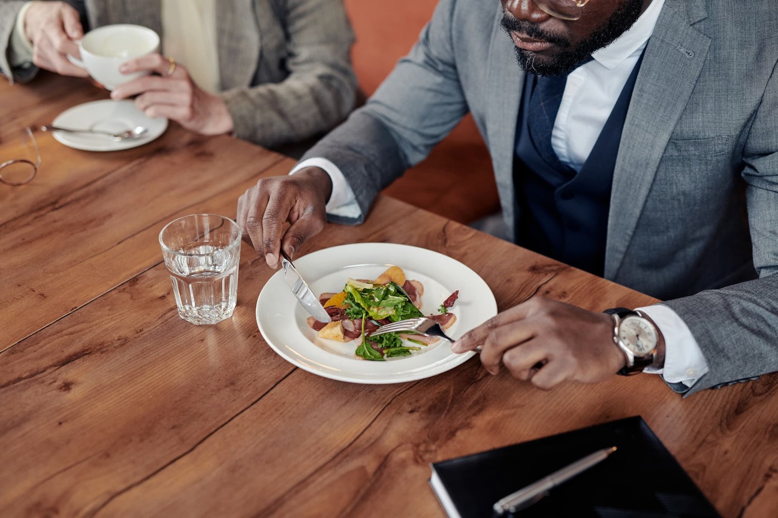 businessman-having-lunch-with-colleague-2023-02-04-00-59-17-utc-1.jpg